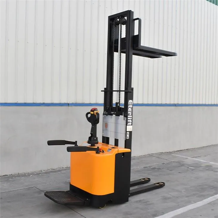 Thang máy nĩa stacker 2500kg cho kho